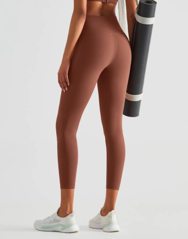 Leggings phone pocket side view